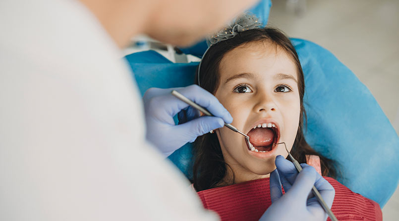 Odontopediatria: Cuidando do Sorriso das Crianças Desde os Primeiros Dentes